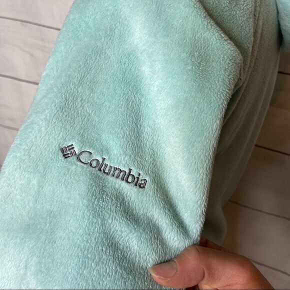 Columbia mint green velour XS long sleeve hoodie - Picture 4 of 9